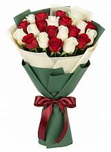 Букет Микс из красных и белых роз в Житнево