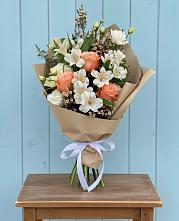Букет цветов из:  Альстромерии, Лизиантусы, Розы и Хризантемы в Житнево