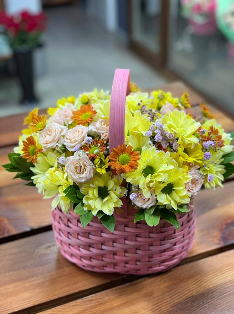 Цветочная композиция из Хризантемы и Розы в корзине в Житнево